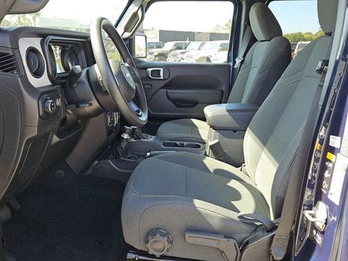 Used 2025 Jeep Gladiator Sport AWD/4WD image 10