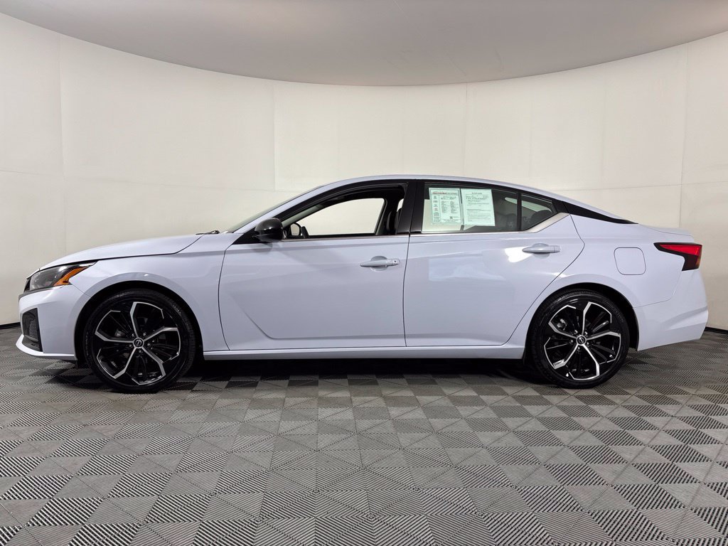 Used 2025 Nissan Altima 2.5 SR FWD image 7