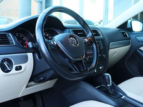 Used 2017 Volkswagen Jetta SE image 39