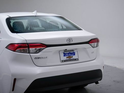 Used 2023 Toyota Corolla LE image 4