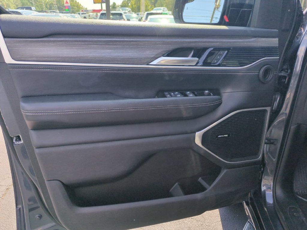 Used 2024 Jeep Wagoneer L Series II w/ Flexible Seating Group AWD/4WD image 13