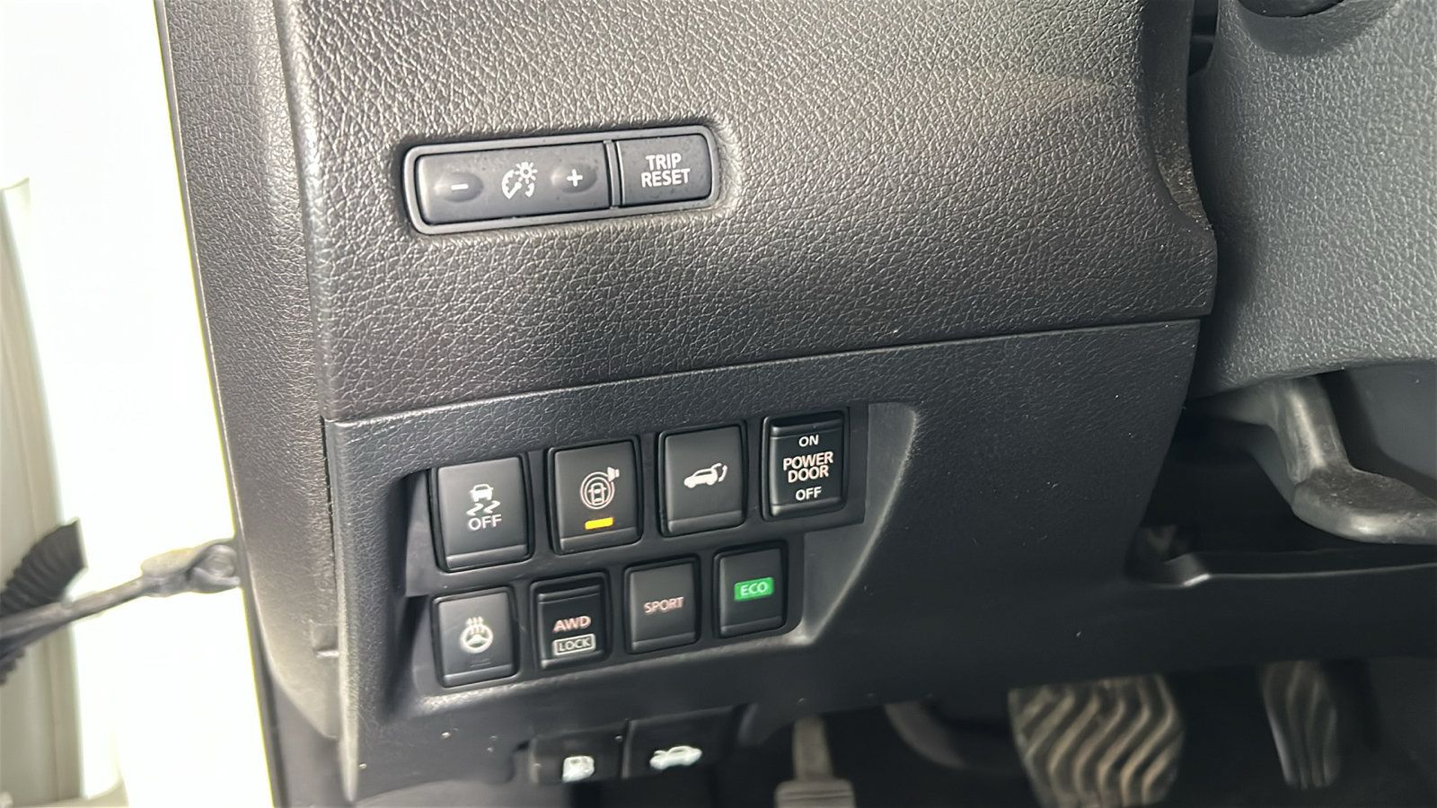 Used 2017 Nissan Rogue SV AWD/4WD image 24