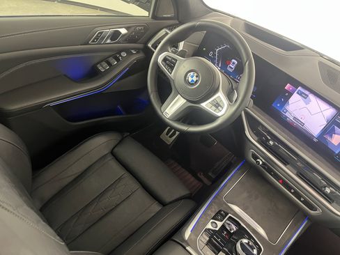 Used 2023 BMW X7 xDrive40i w/ M Sport Package AWD/4WD image 9