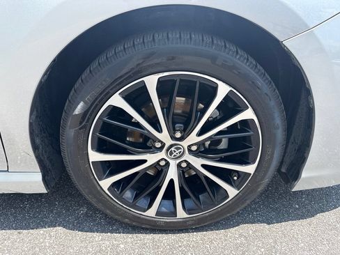 Used 2018 Toyota Camry SE FWD image 9