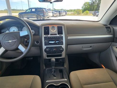 Used 2010 Chrysler 300 Touring image 19