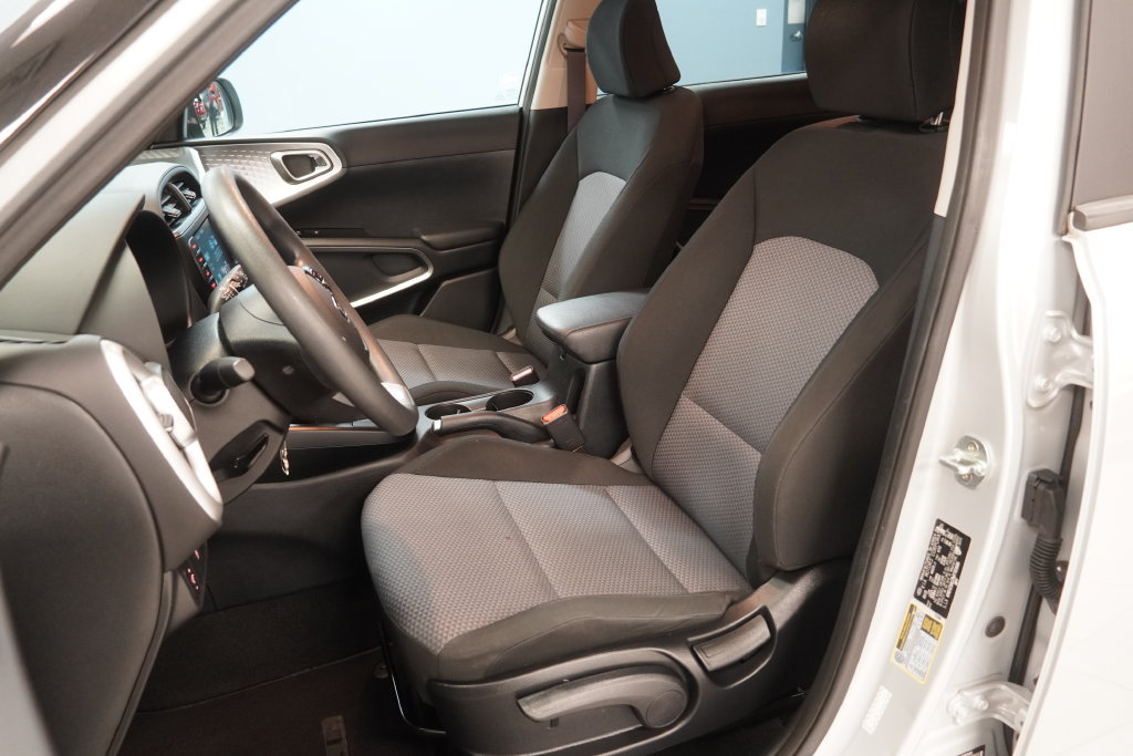 Used 2021 Kia Soul LX FWD image 3