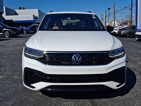 Used 2022 Volkswagen Tiguan SE R-Line AWD/4WD image 2