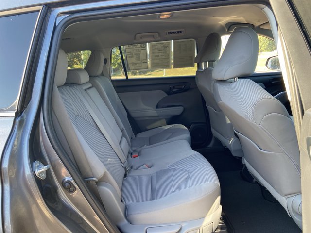 Used 2021 Toyota Highlander LE FWD image 14