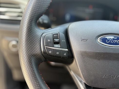 Used 2025 Ford Escape ST-Line FWD image 16