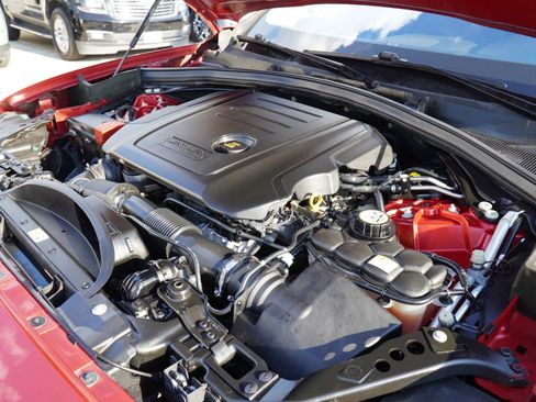 Used 2019 Jaguar F-PACE Premium image 12