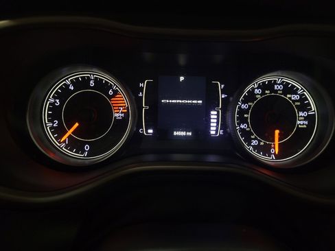 Used 2016 Jeep Cherokee Latitude w/ Cold Weather Group image 23