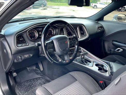 Used 2021 Dodge Challenger SXT RWD image 12