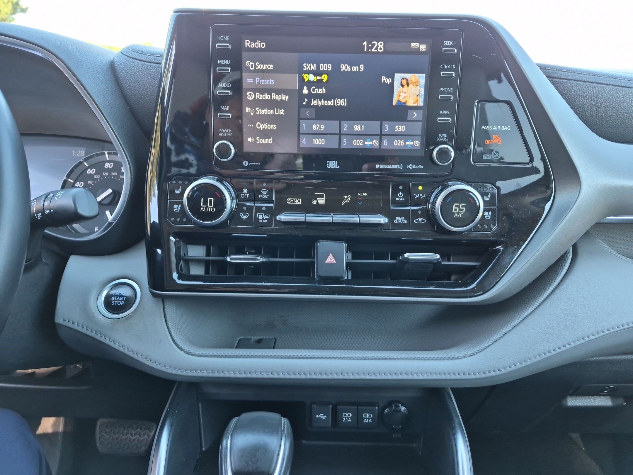 Used 2021 Toyota Highlander Limited FWD image 22
