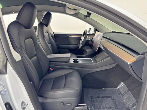 Used 2024 Tesla Model Y Long Range image 16