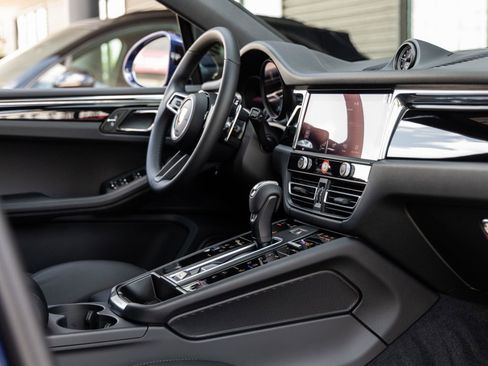 Certified 2026 Porsche Macan AWD/4WD image 48