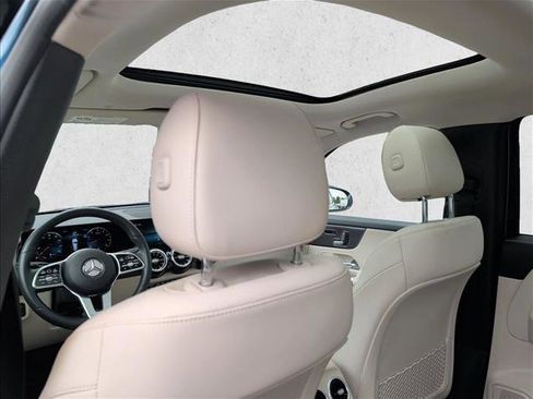 Used 2022 Mercedes-Benz GLB 250 image 11