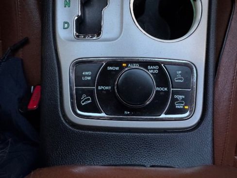 Used 2011 Jeep Grand Cherokee Overland image 26