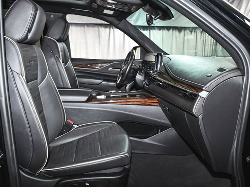 Used 2023 Cadillac Escalade Premium Luxury AWD/4WD image 61