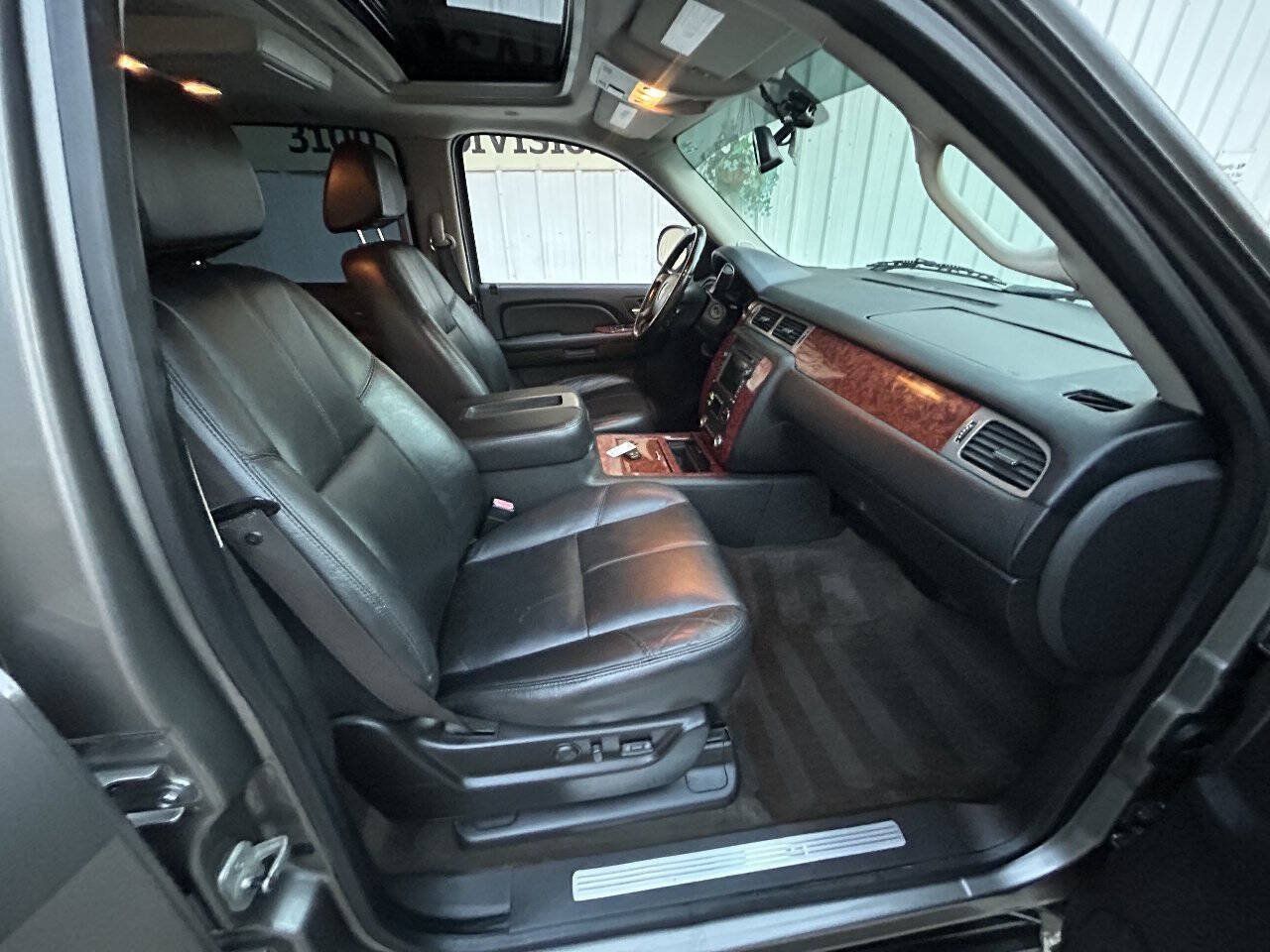 Used 2008 Chevrolet Avalanche LTZ w/ LTZ Preferred Equipment Group RWD image 35