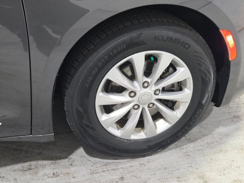 Certified 2018 Chrysler Pacifica Touring-L Plus FWD image 32