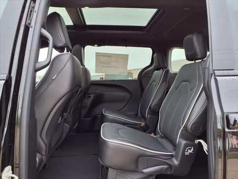 New 2026 Chrysler Pacifica Limited w/ S Appearance Package image 47
