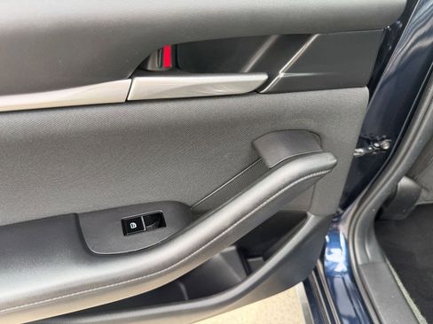 Used 2020 MAZDA MAZDA3 Sedan image 19