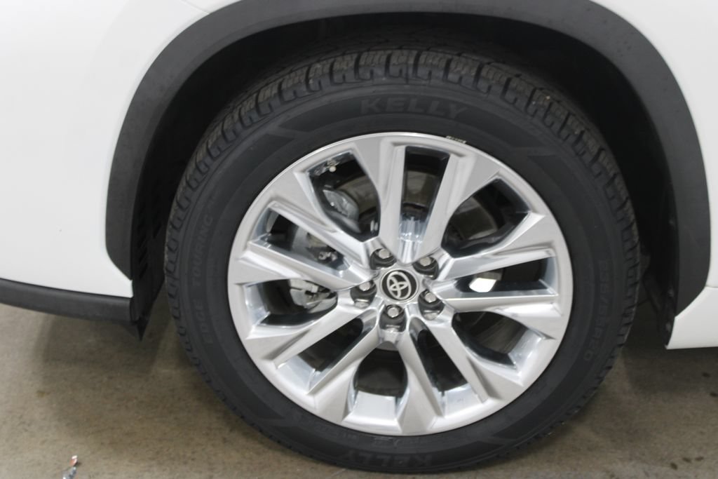 Used 2023 Toyota Highlander Limited FWD image 53