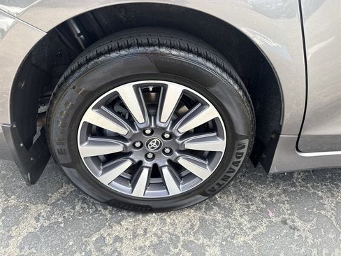 Used 2018 Toyota Sienna XLE w/ XLE Navigation Package AWD/4WD image 21