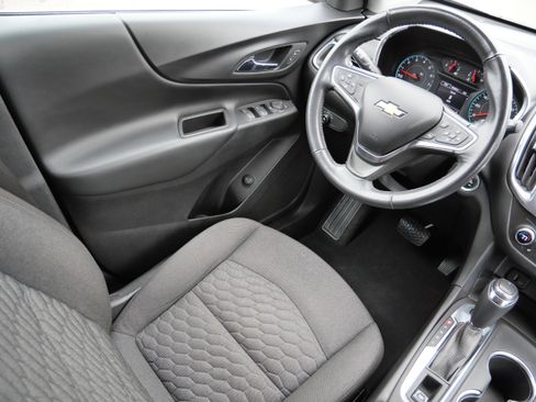 Used 2018 Chevrolet Equinox LT image 8