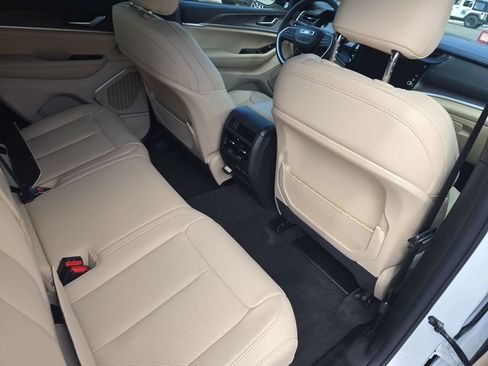 New 2026 Jeep Grand Cherokee Limited AWD/4WD image 12