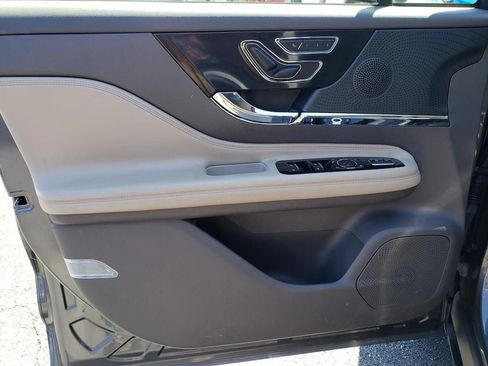 Used 2023 Lincoln Corsair AWD w/ Equipment Group 101A image 18