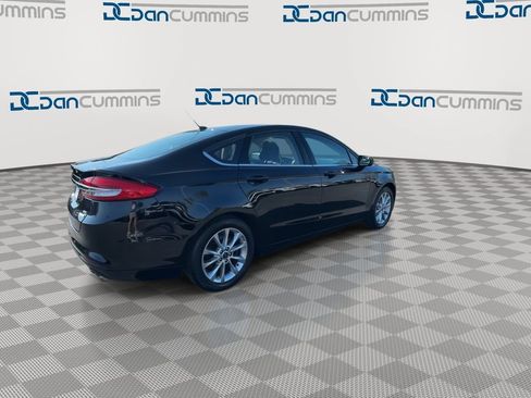 Used 2017 Ford Fusion SE w/ Fusion SE Technology Package FWD image 8
