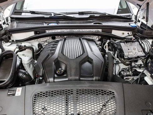 Certified 2025 Porsche Macan image 31