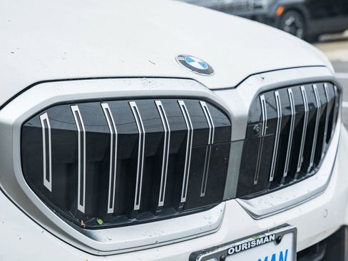 Used 2025 BMW 530i xDrive w/ Premium Package image 11