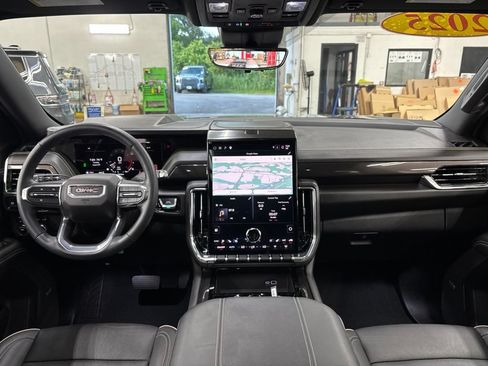 Used 2025 GMC Yukon Elevation w/ Technology Package AWD/4WD image 19