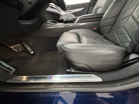 Used 2023 BMW 760i xDrive AWD/4WD image 30