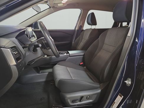 Used 2025 Nissan Rogue SV image 9