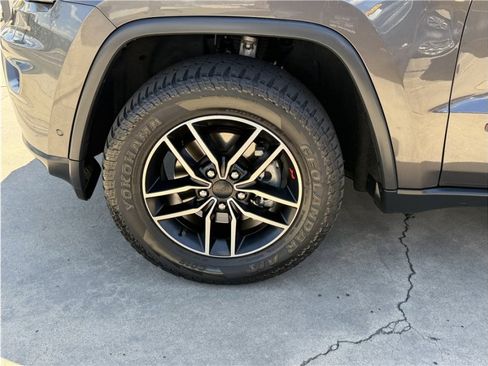 Used 2020 Jeep Grand Cherokee Trailhawk w/ Interior Metal Package AWD/4WD image 11