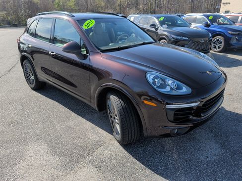 Used 2017 Porsche Cayenne Platinum Edition image 2