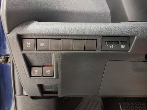Used 2022 Toyota Sienna XSE AWD/4WD image 23