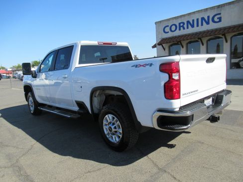 Used 2024 Chevrolet Silverado 2500 LT AWD/4WD image 2