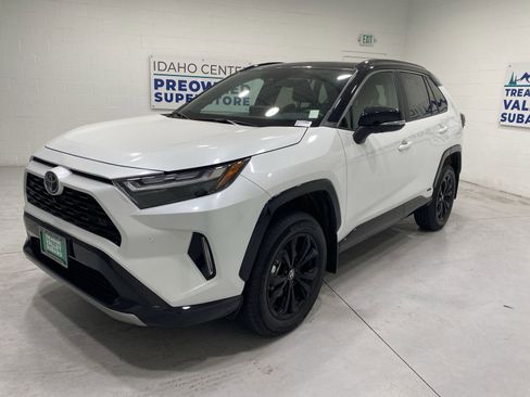 Used 2025 Toyota RAV4 XSE w/ Advanced Technology Package AWD/4WD image 4