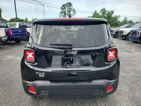 Used 2023 Jeep Renegade Latitude AWD/4WD image 9