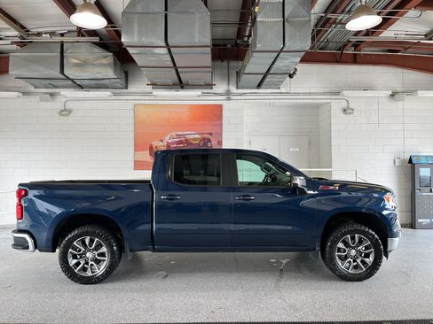 Used 2022 Chevrolet Silverado 1500 LT AWD/4WD image 10