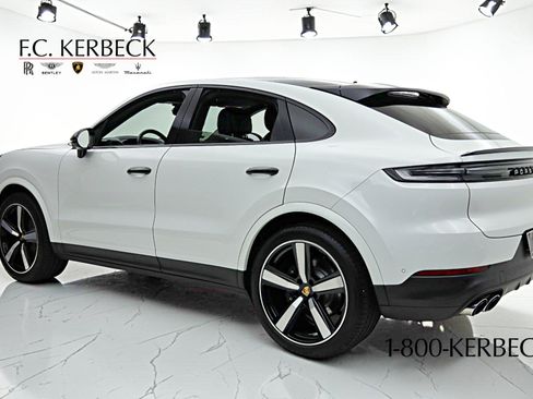 Used 2024 Porsche Cayenne Coupe AWD/4WD image 9