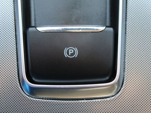 Used 2024 Ford Edge Titanium image 38