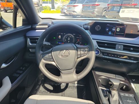 Used 2022 Lexus UX 250h w/ Accessory Package (Z2) AWD/4WD image 15