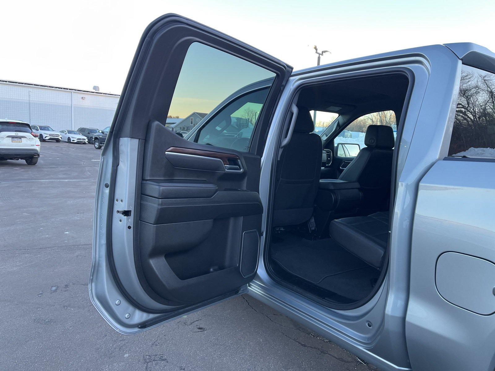 Used 2025 GMC Sierra 1500 SLT AWD/4WD image 18