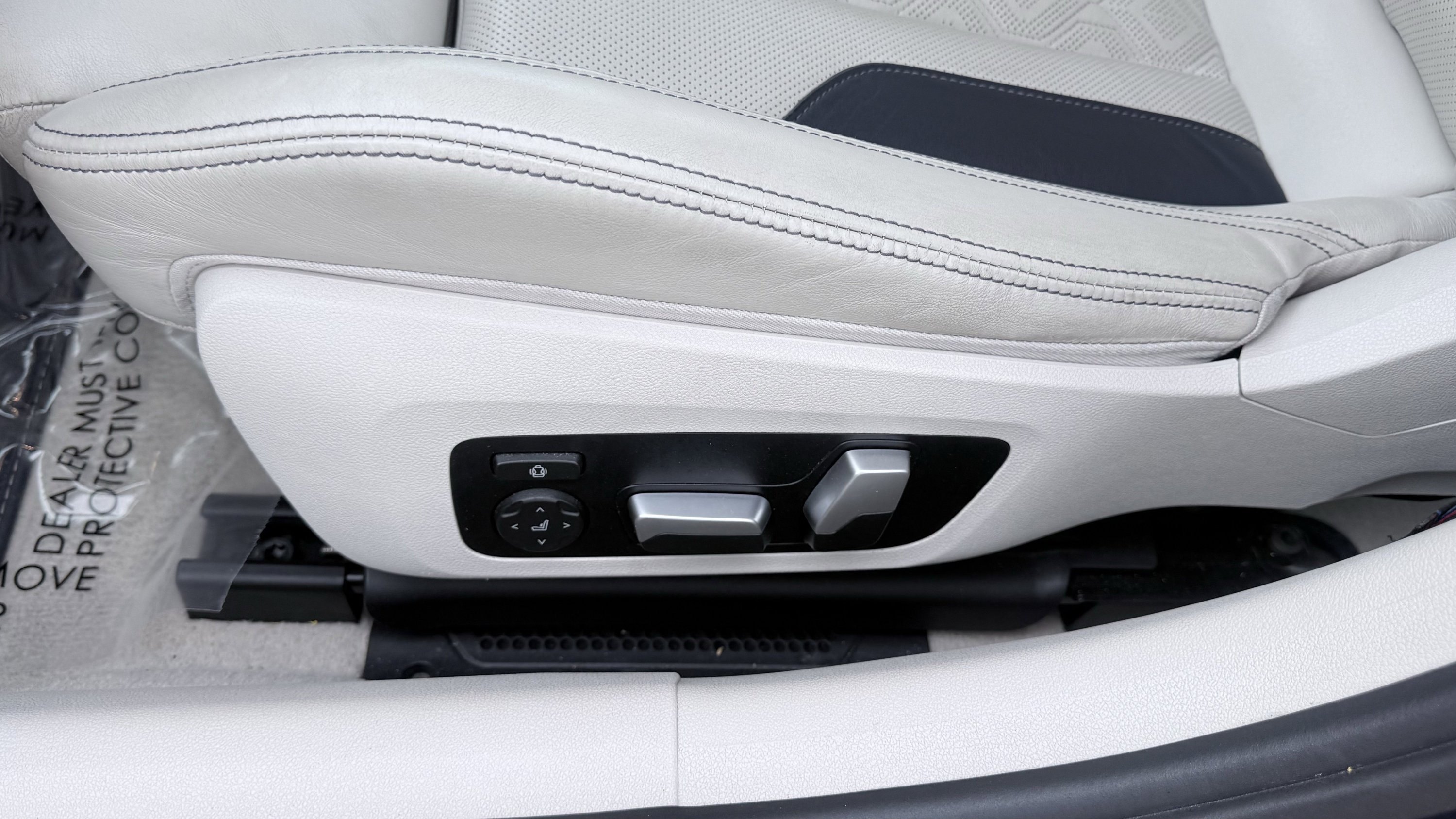 Used 2024 BMW M8 Gran Coupe xDrive Competition w/ M Carbon Exterior Package AWD/4WD image 27