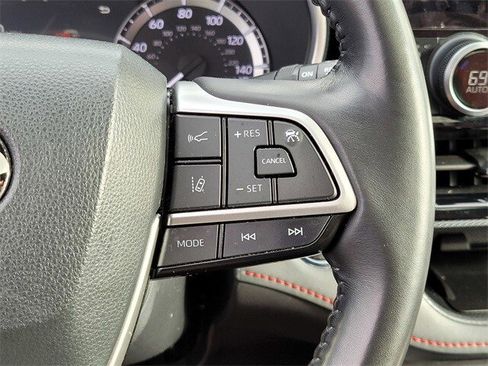 Used 2023 Toyota Highlander L image 26